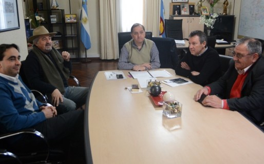 PAE donó dos móviles a Comodoro Deportes