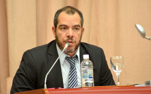 “Se habla de ajuste y la única medida que se toma es congelar sueldos”