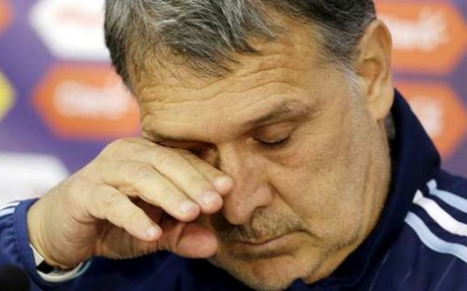 El descalabro de la AFA se llevó puesto a Martino