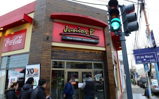 Clausuran un restaurante céntrico por mercadería vencida y falta de higiene