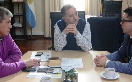 Salud sumará dos equipos desfibriladores donados por Banco Nación