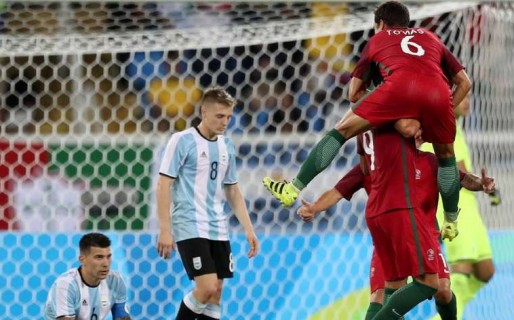 El fútbol olímpico nacional debutó con el pie izquierdo