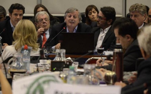 La oposición «acorraló» a Aranguren y no supo justificar los aumentos