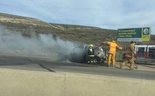 Dos autos incendiados en menos de diez horas