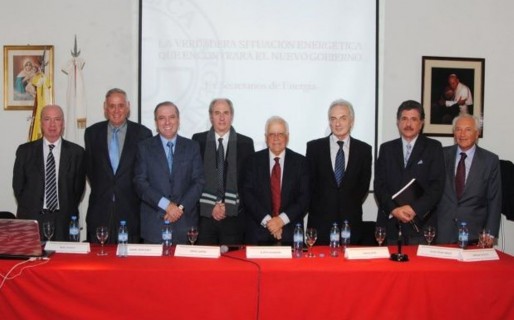 Aranguren pide ayuda a ex secretarios de Energía: «No me dejen solo»