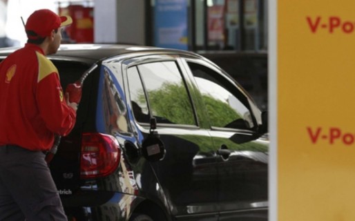 Gobierno y petroleras acordaron congelar los precios de las naftas