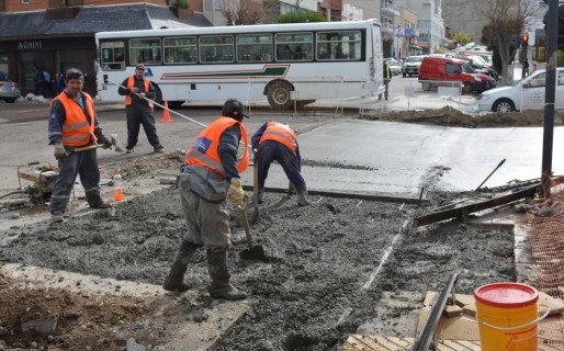 El Municipio llega con un intenso plan de bacheo a diferentes sectores