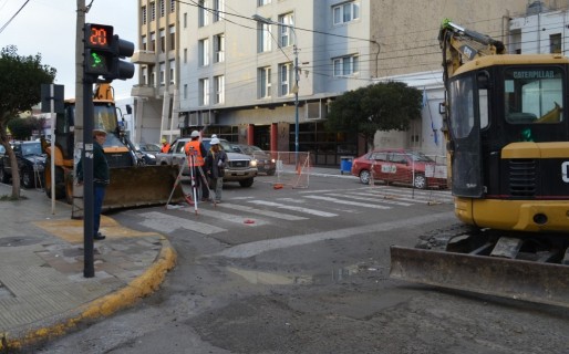 Importante intervención de calzada en Moreno y Rivadavia