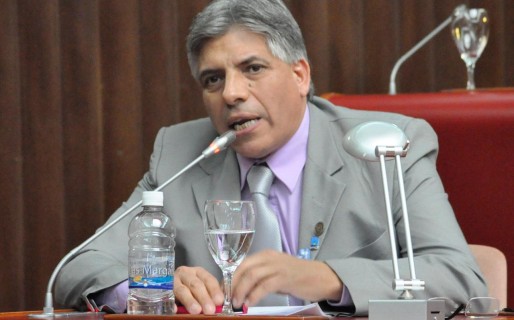 González criticó la falta de presencia de Williams en terreno