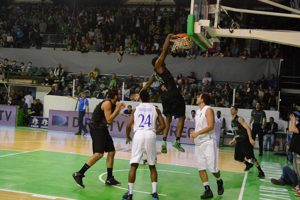 Gimnasia 97 - Regatas Lima 69 2