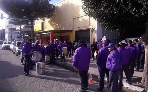 Trabajadores de OCA mantienen una retención de servicios