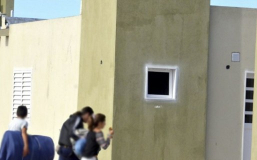 Les tirotearon la casa y después se la usurparon