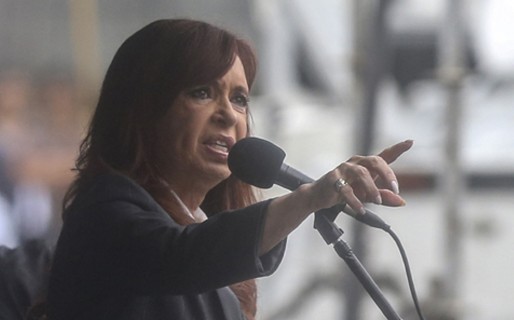 Cristina acusó al Gobierno de «perseguir a los que ya no están»