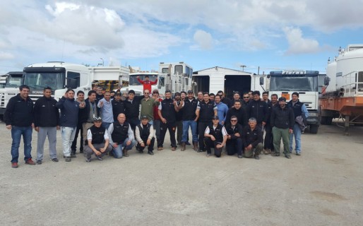 Petroleros buscan la reincorporación de despedidos