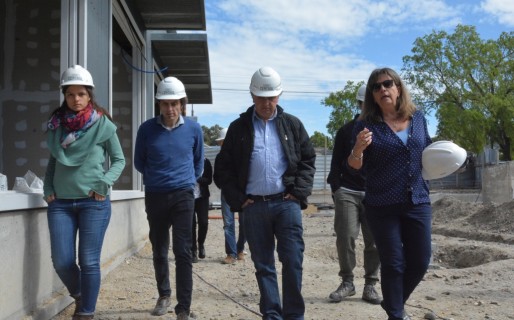 El intendente recorrió los avances en la obra del centro comercial de Km.3