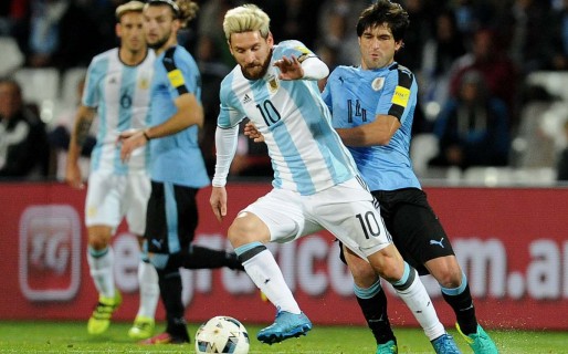 Argentina festejó con un gol de Messi y es el único líder