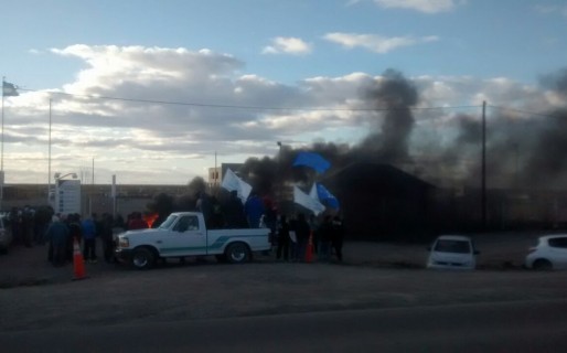 Paralización de equipos de Petreven por despidos