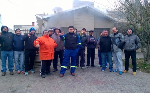 Petroleros privados reclama en las puertas de PETREVEN