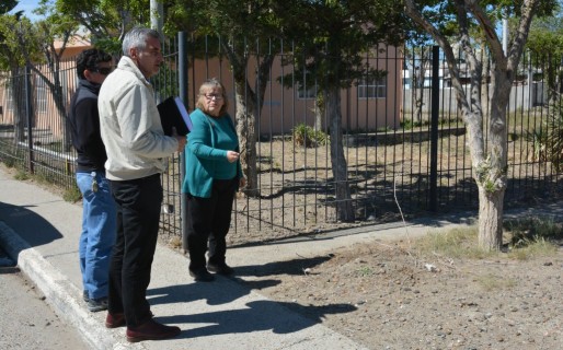 Municipio interviene con saneamiento vial en barrio Restinga Alí