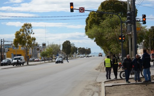 Ya funcionan los nuevos semáforos en el barrio Industrial
