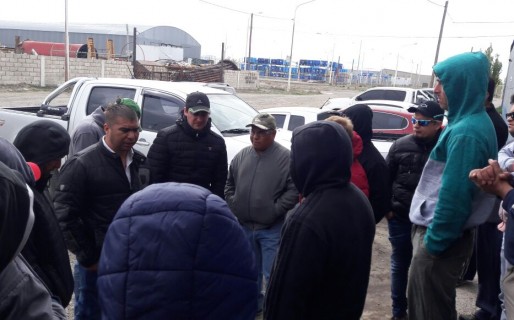 Sindicato Petrolero en asamblea con trabajadores de Baker