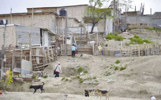 Balearon a un joven que cumple arresto domiciliario en el San Cayetano