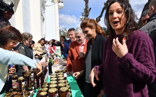 Das Neves y Awada recorrieron stands de emprendedores en la Peatonal Fontana