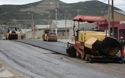 “Comodoro contará con mil nuevas cuadras de asfalto antes de que termine la gestión”