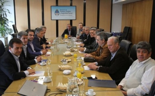 Comienza la mesa de diálogo tripartito por el bono de fin de año