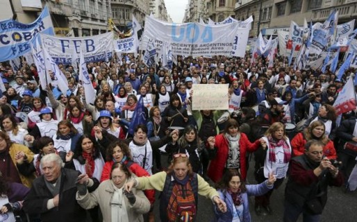 El 55% de los argentinos apoya la convocatoria a un paro general