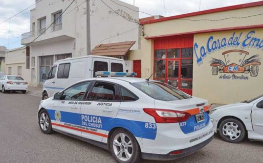 Le reclamaron por estacionarse mal y reaccionó a los “cintazos”