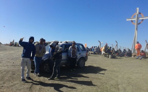 Trabajadores de UOCRA realizan una quema de cubiertas en CPC