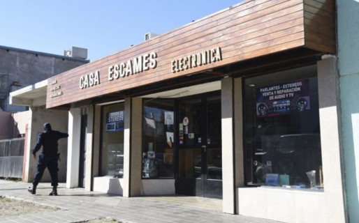 Comerciante se defendió con una escoba y un secador de piso