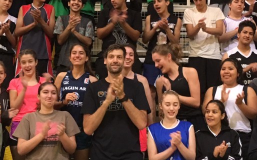Más de 700 chicos disfrutaron de las clínicas de básquet de Fabricio Oberto