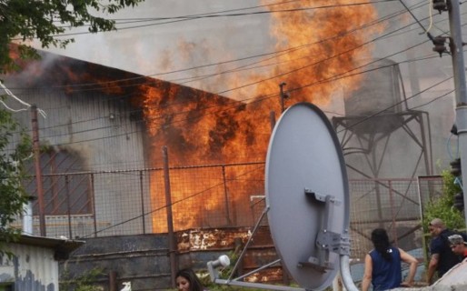 Un desperfecto en la conexión eléctrica originó el incendio de una vivienda