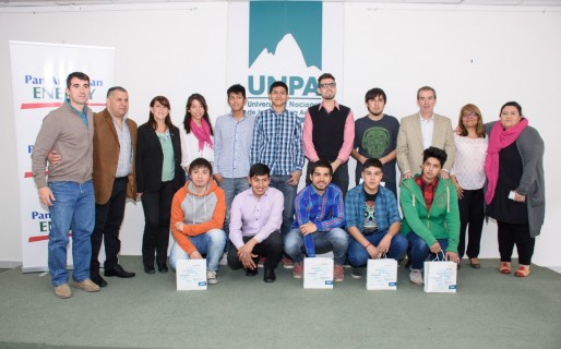 Diez estudiantes santacruceños se suman a la Comunidad de Becarios de PAE