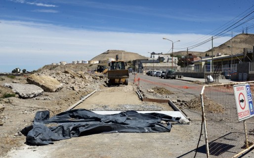 El Municipio continúa con la reparación de la calzada en Km 3