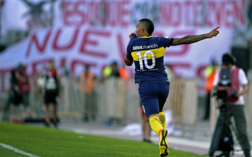 Boca goleó en el superclásico y es único puntero