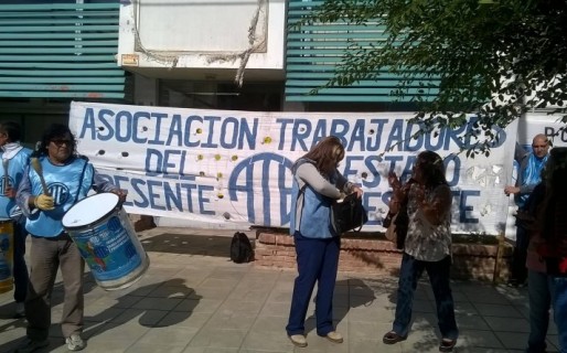 Trabajadores de ATE entregaron un petitorio a Provincia