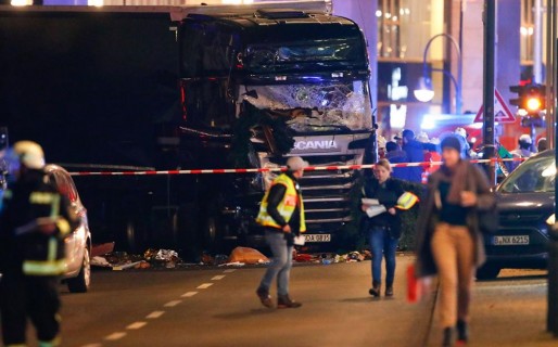 Atentado: Un camión embistió contra un mercado de Navidad en Berlín