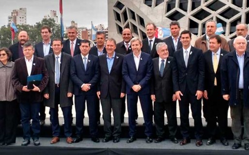 Gobernadores firmaron la ley PyME con una mano, y con la otra borran su aplicación