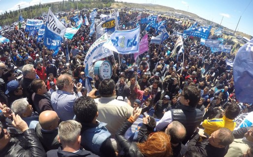 Petroleros se movilizan en defensa del trabajo y de la libertad sindical