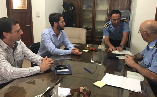 Arcioni y Ale firmaron un acta compromiso con remiseros para reforzar la seguridad