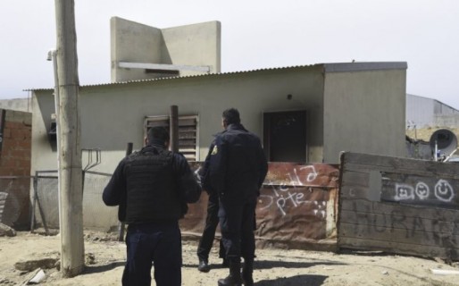 Le dieron diecisiete puñaladas y después lo prendieron fuego