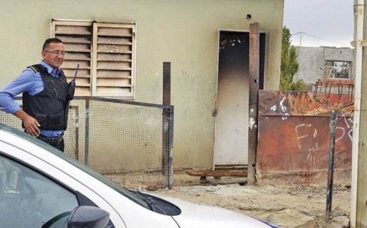 El hombre apuñalado y quemado sigue en estado crítico