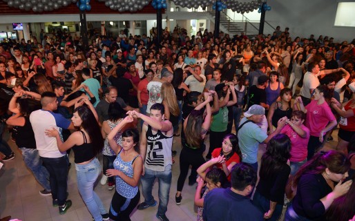 Con una colecta solidaria se celebra el Día de los Comerciales