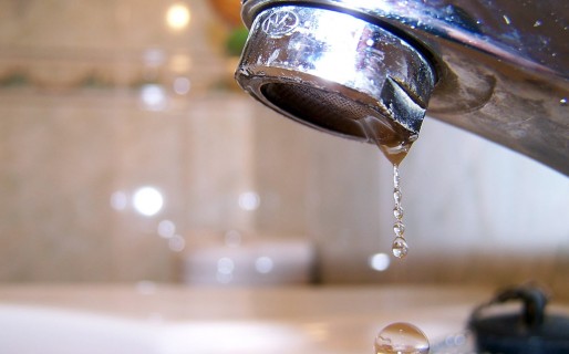 Un corte de agua afecta a ocho barrios de zona sur
