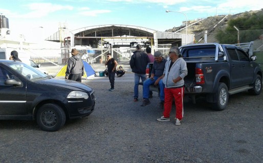 Provincia no cumplió lo prometido y volvió la toma de Playa de Tanques