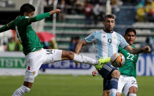 Argentina perdió en la altura de La Paz