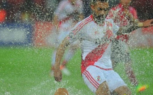 Un diluvio complicó el partido de River en Medellín